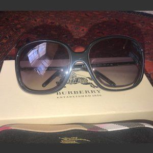 NEW Rare Burberry Sunglasses